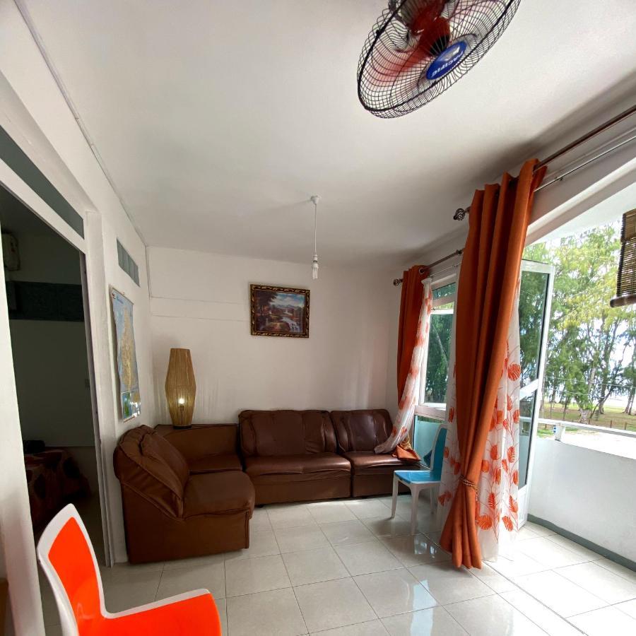Sea Front 2 Bedrooms Apartment Flic en Flac Exterior photo